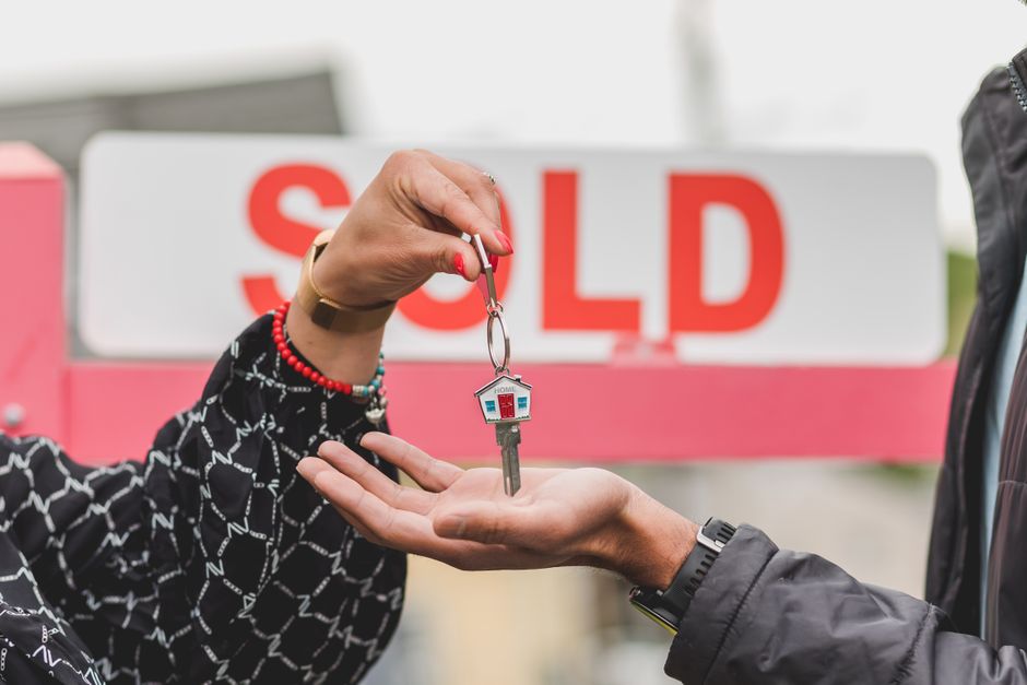 Land Contracts vs. Traditional Mortgages: Which Wins
